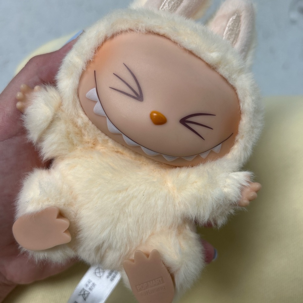 Labubu - Picture 2 of 4